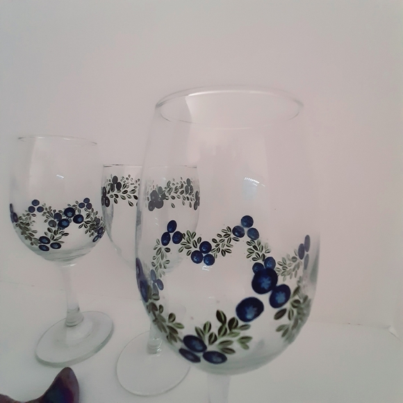 Hand Painted Blueberry Fruits Wine Glasses - Picture 3 of 6